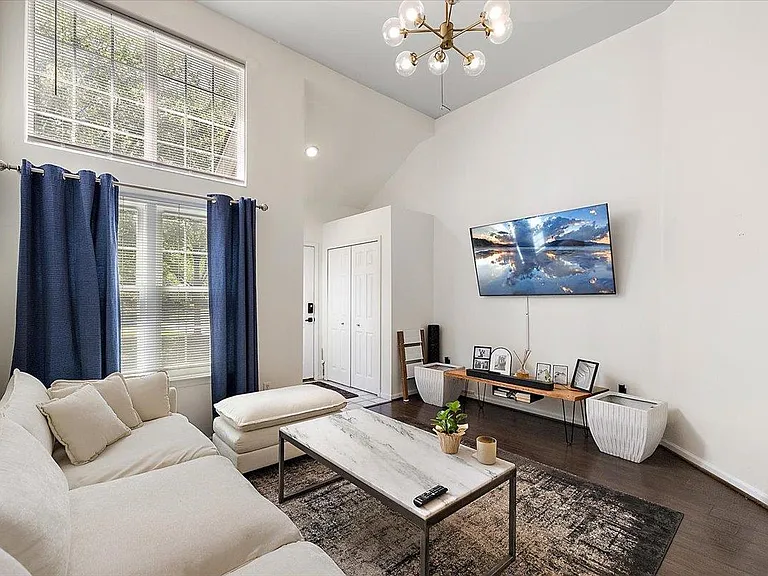 1538 Maryland Club Dr — Photo 4