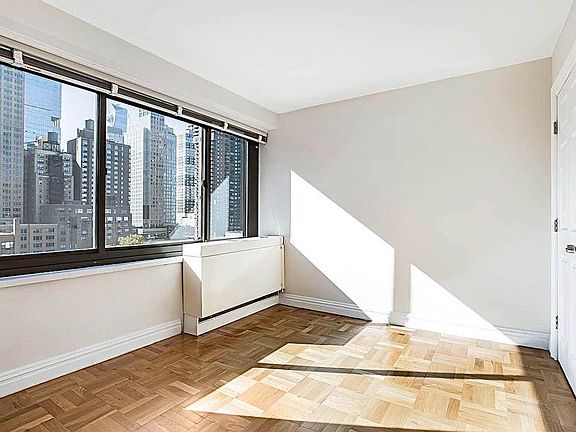 3rd image of 330 W 45th St APT 8L