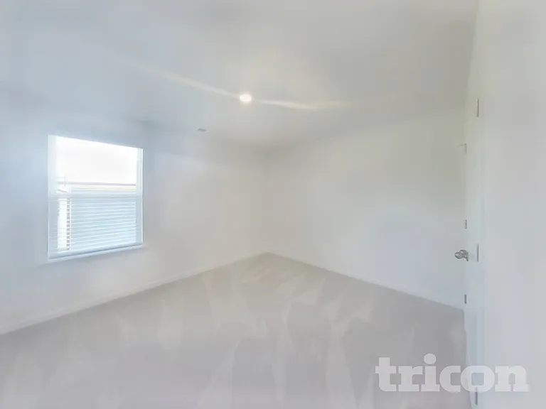 1940 Logan Ln — Photo 16