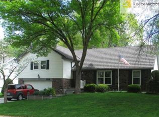 1316 SW 22nd St, Blue Springs, MO 64015