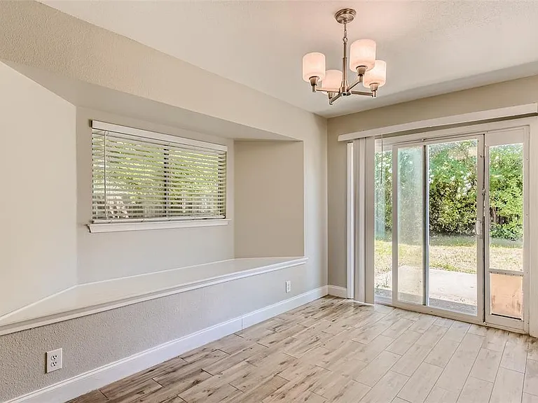 1236 Dexford Dr — Photo 4
