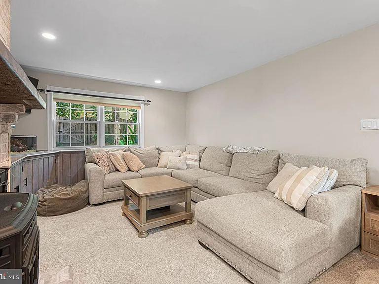 15 Hidden Valley Ln — Photo 8