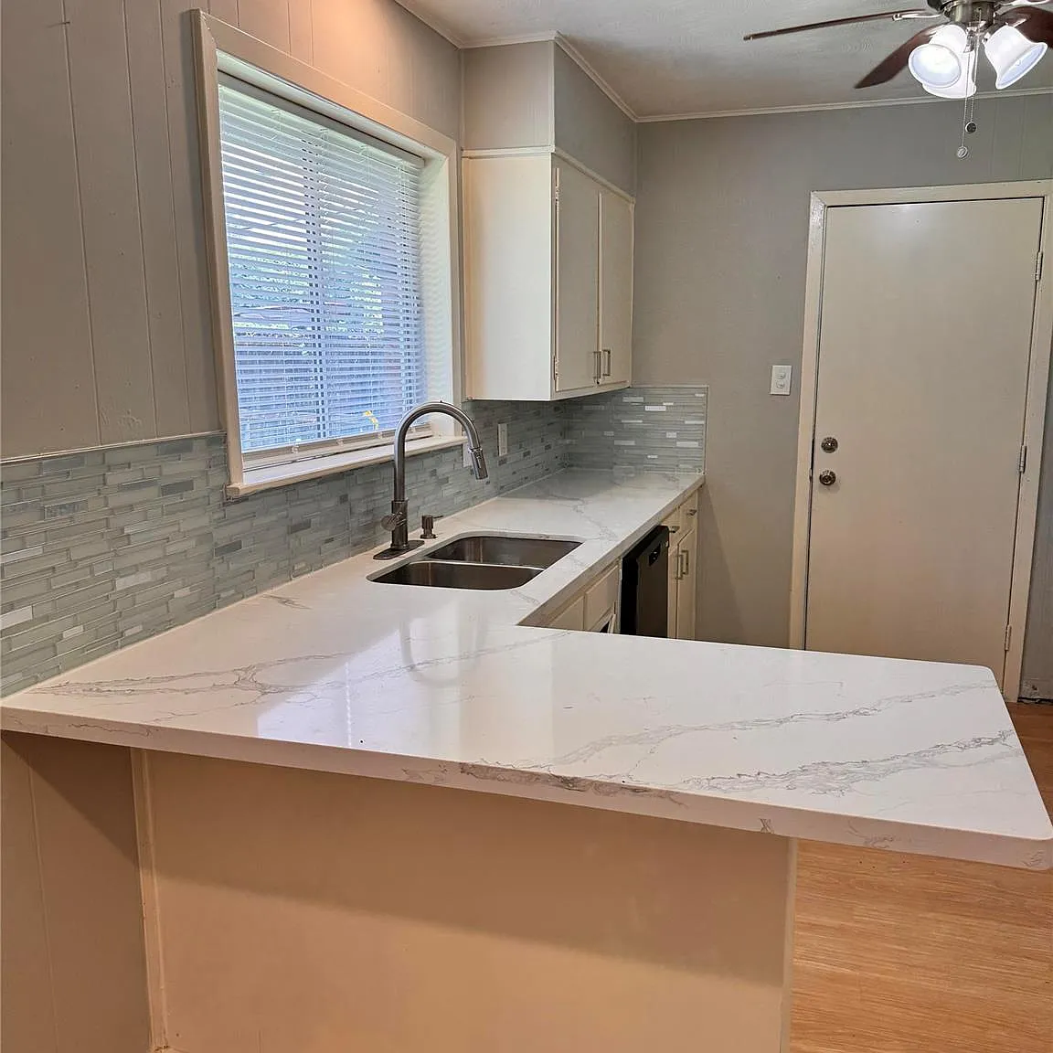 3 bed, 2.0 bath, 1389 sqft, $1,750 — Photo 2