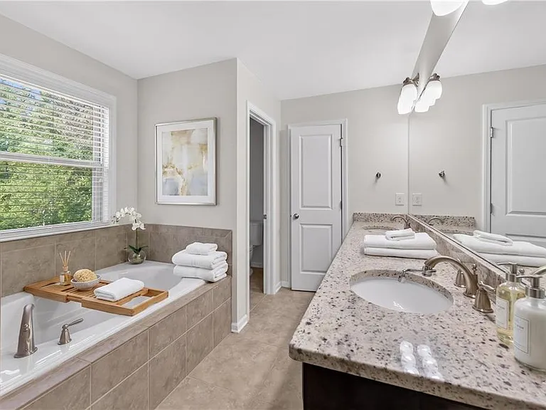 1020 Kendall Grove Ct — Photo 16