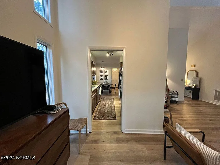 220 Drumar Ct — Photo 8