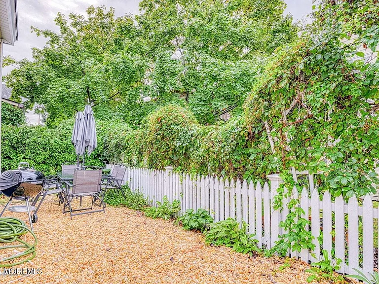 148 Heck Ave — Photo 19