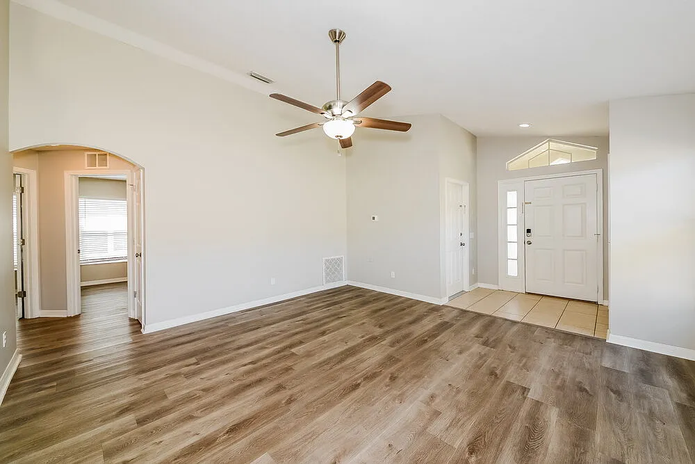 3 bed, 2.0 bath, 1335 sqft, $1,915 — Photo 4