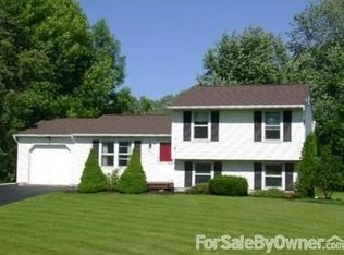 8670 Weaver Rd, Cicero, NY 13039