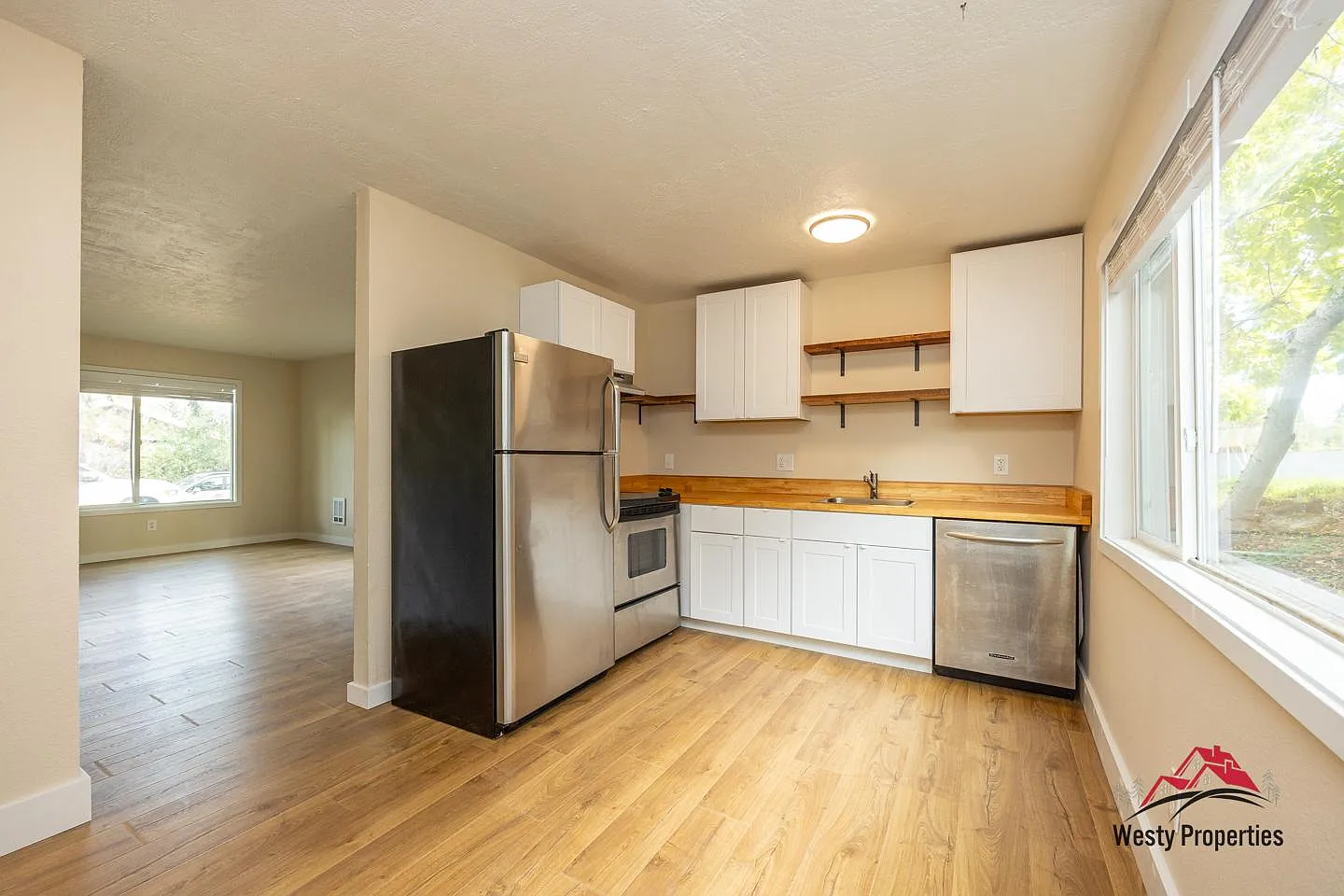 212 North Dekum Street - Unit 1 — Photo 1