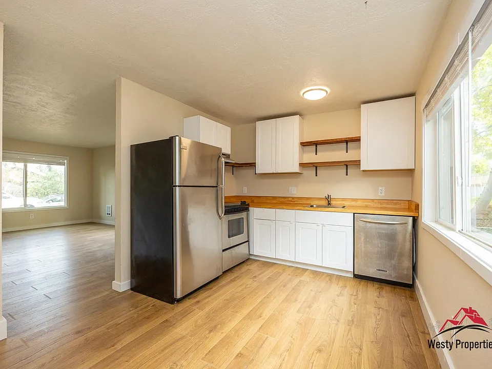 212 N Dekum St #1