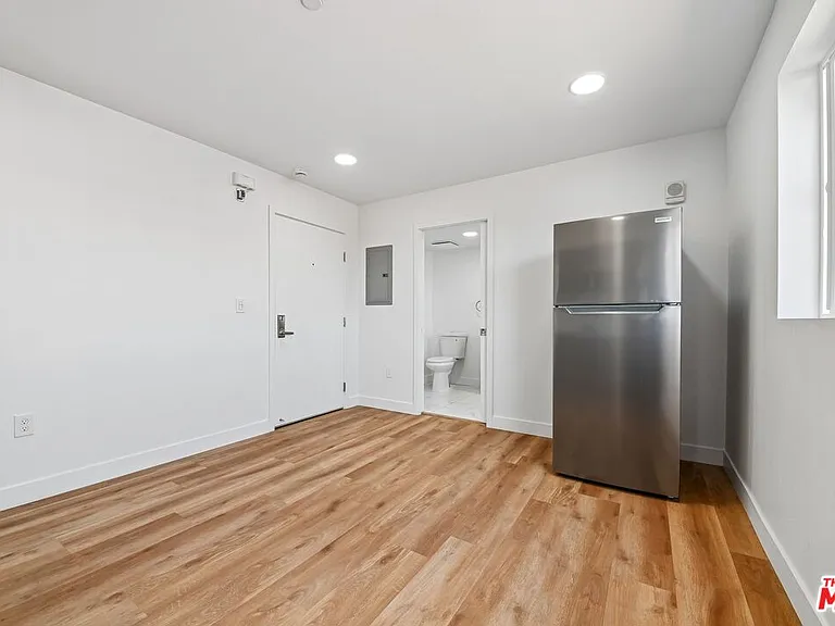 219 E 87th St — Photo 20