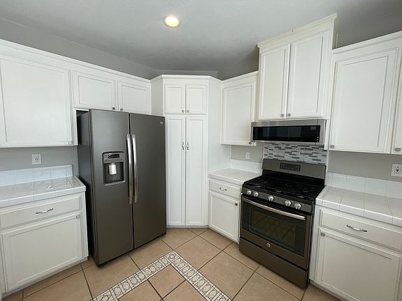5th image of 730 Sunlight Dr