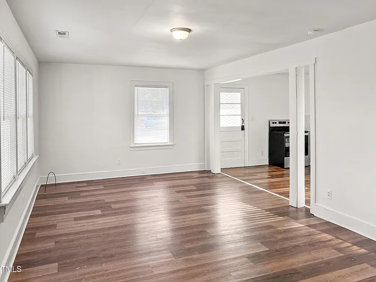 1800 Rosewood Ave — Photo 10