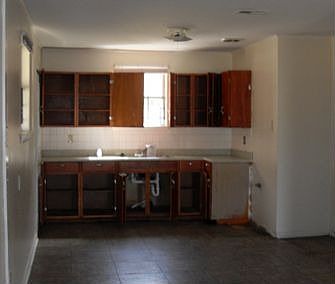 3rd image of 1136 Terry St