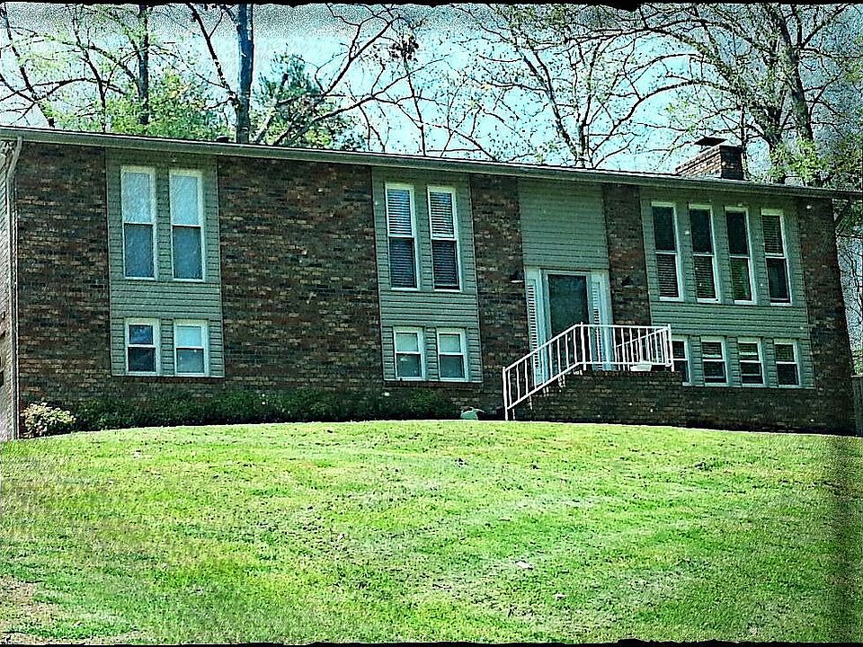 1st image of 913 Oxford Hills Dr
