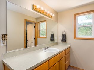 949 Sandy Bend Rd, Castle Rock, WA 98611