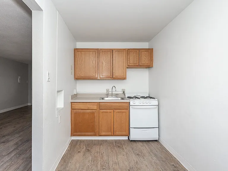 Skylark Apartments — Photo 39