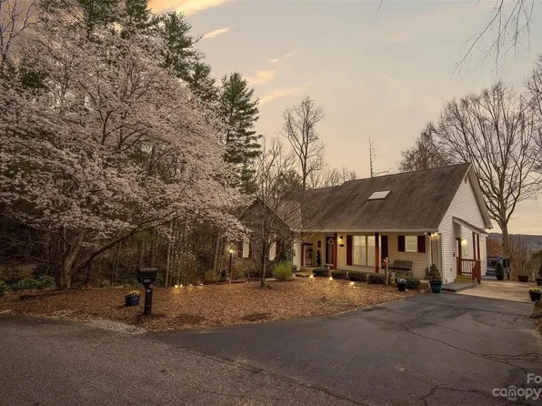 2036 Deep Woods Dr, Hendersonville, NC 28739