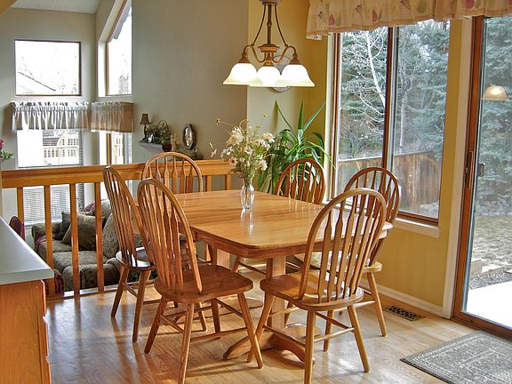 Kitchen Nook/Built-in Desk