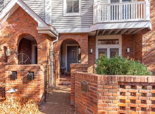 2 Country Club Ter, Saint Louis, MO