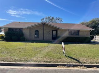 229 Travis Ln, Hewitt, TX 76643