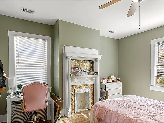 534 E Waldburg St #B — Photo 8