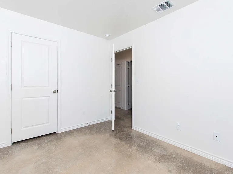1301 Concord Dr — Photo 15