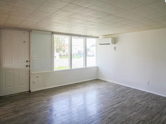5th image of 1109 Winslow Ave
