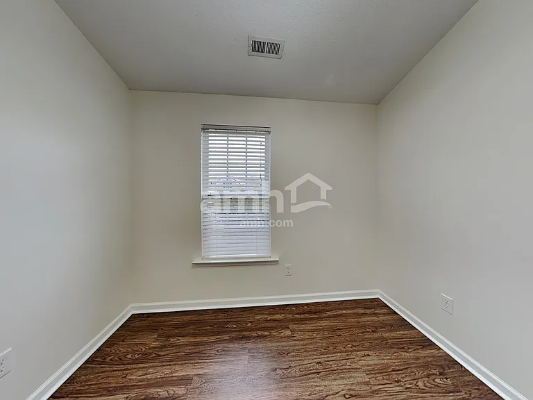 219 Bellport Dr — Photo 4