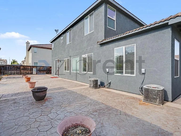 1854 Bankstown Way — Photo 38