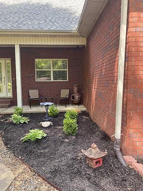 1st image of 121 Bristol Ln
