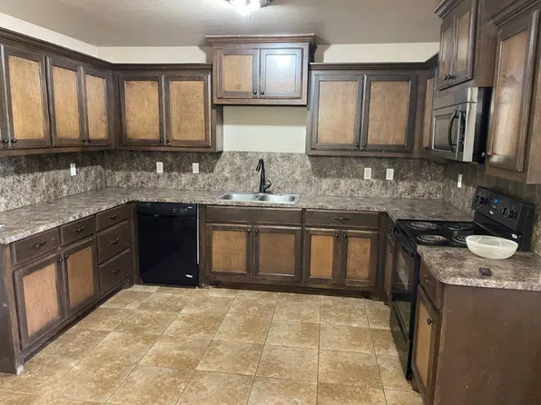 2710 Valley View Cir, Chickasha, OK 73018