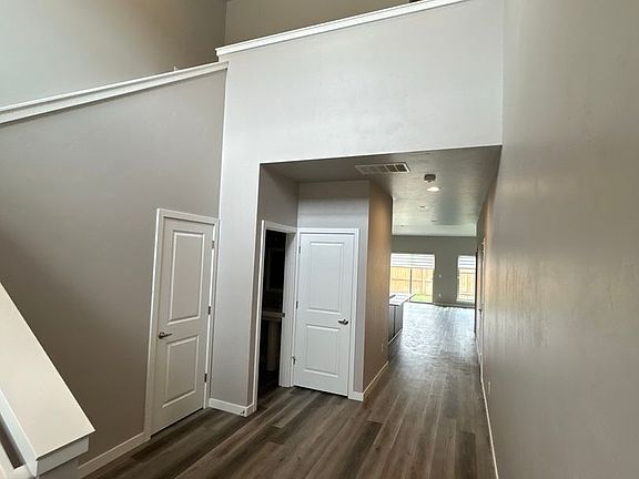 4th image of 3674 SW Badger Ave