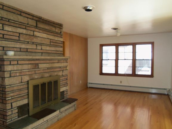 2nd image of 533 Bradford St