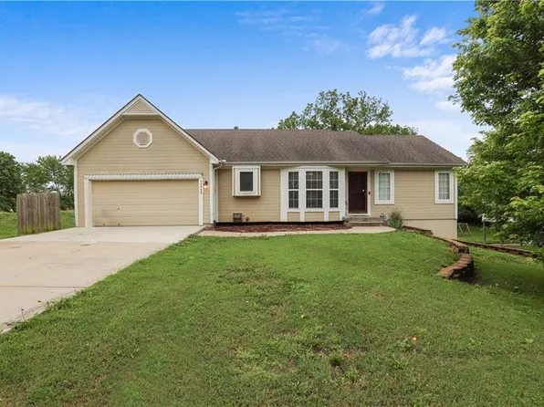 13825 Woodmont Ave, Bonner Springs, KS 66012