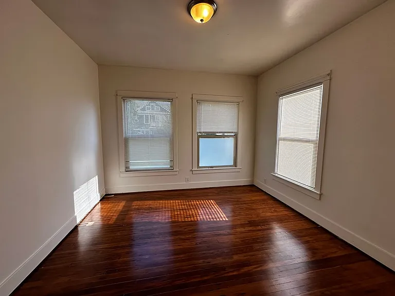 1416 E Marion St #100 — Photo 5