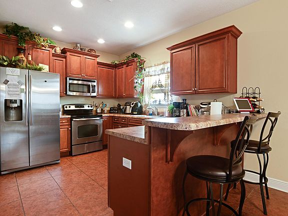 5th image of 18039 Canal Ct