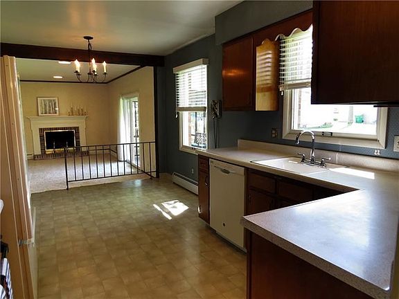 5th image of 105 White Oak Dr