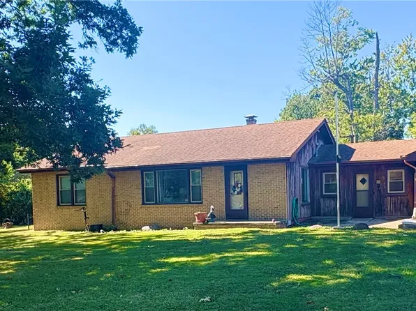 345 N 34th St, Decatur, IL 62521