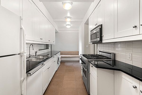 1st image of 172 W 79th St #3C