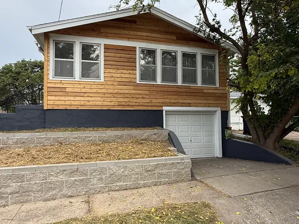 3224 E Washington Ave, Des Moines, IA 50317
