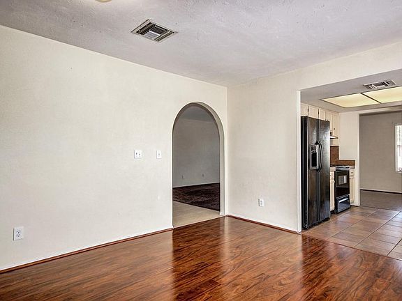 4th image of 1416 S Lynx Dr