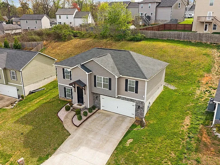 7931 Poplar Grove Ln — Photo 35