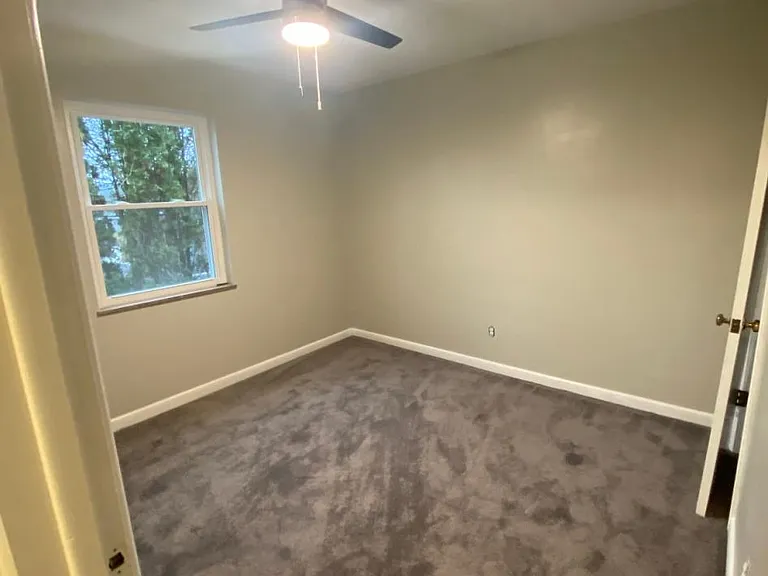 502 38th St SE — Photo 3
