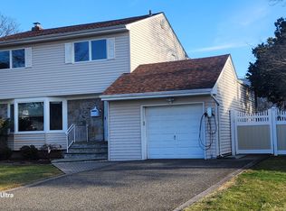 101 Wayne St, Jericho, NY 11753