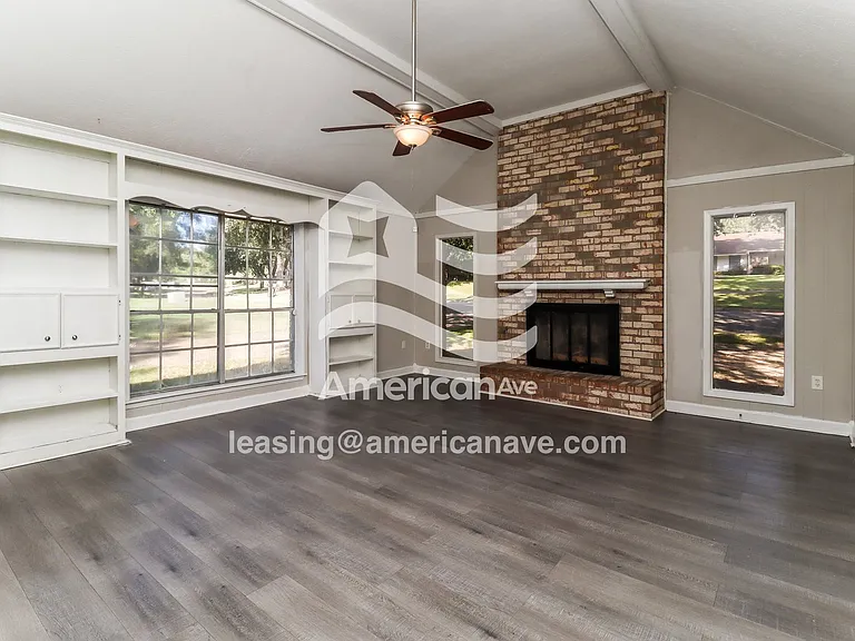 662408_002_living_room_3.jpg