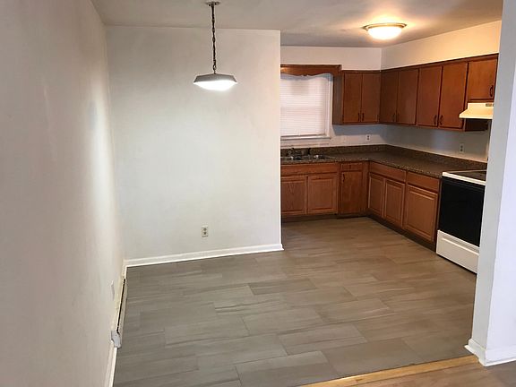 5th image of 2411 Wyoming Ave #B