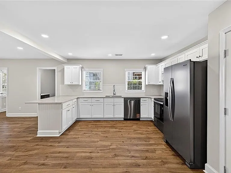 955 Columbia Dr — Photo 11