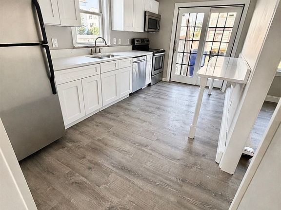 3rd image of 100 Melville St