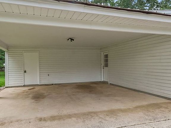 3rd image of 4215 Smith St